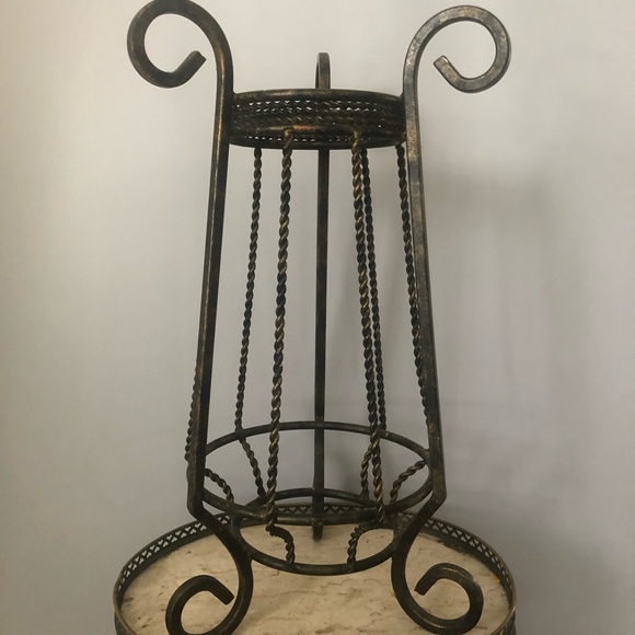 Home decor - Picture 1 of 2